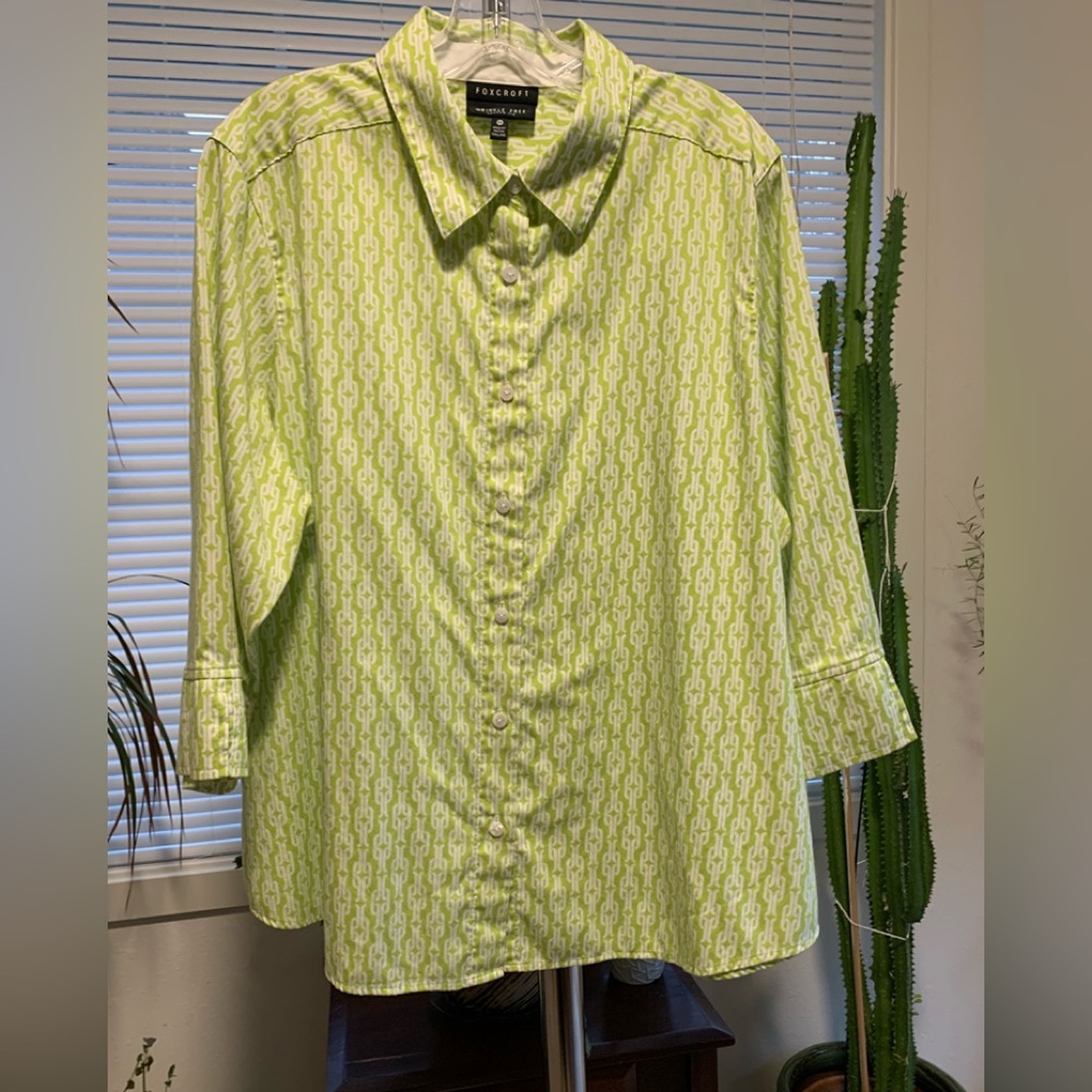 Foxcroft mid long sleeve blouse lime green w/white design.